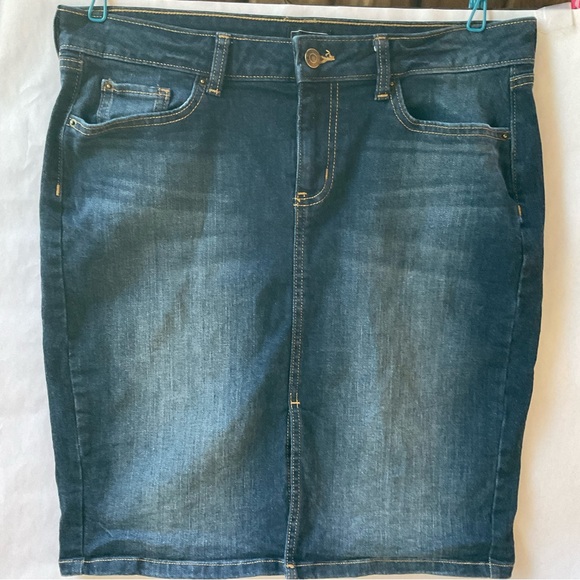 GAP Dresses & Skirts - Gap 1969 Stretch Denim Knee Length Skirt with Front Hem Slit 10/30